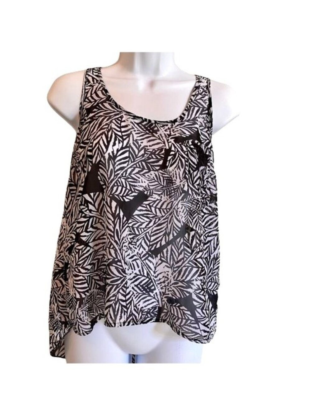 Aeropostale Black and White Sleeveless Top Small